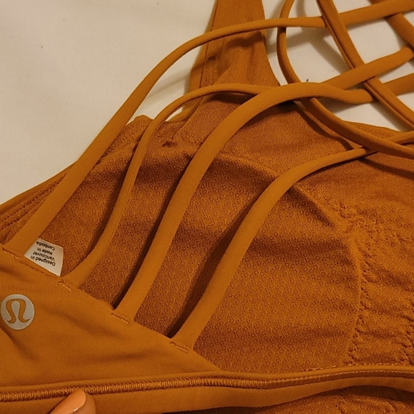 Lululemon Criss-cross straps sports bra size 6 - Picture 5 of 7